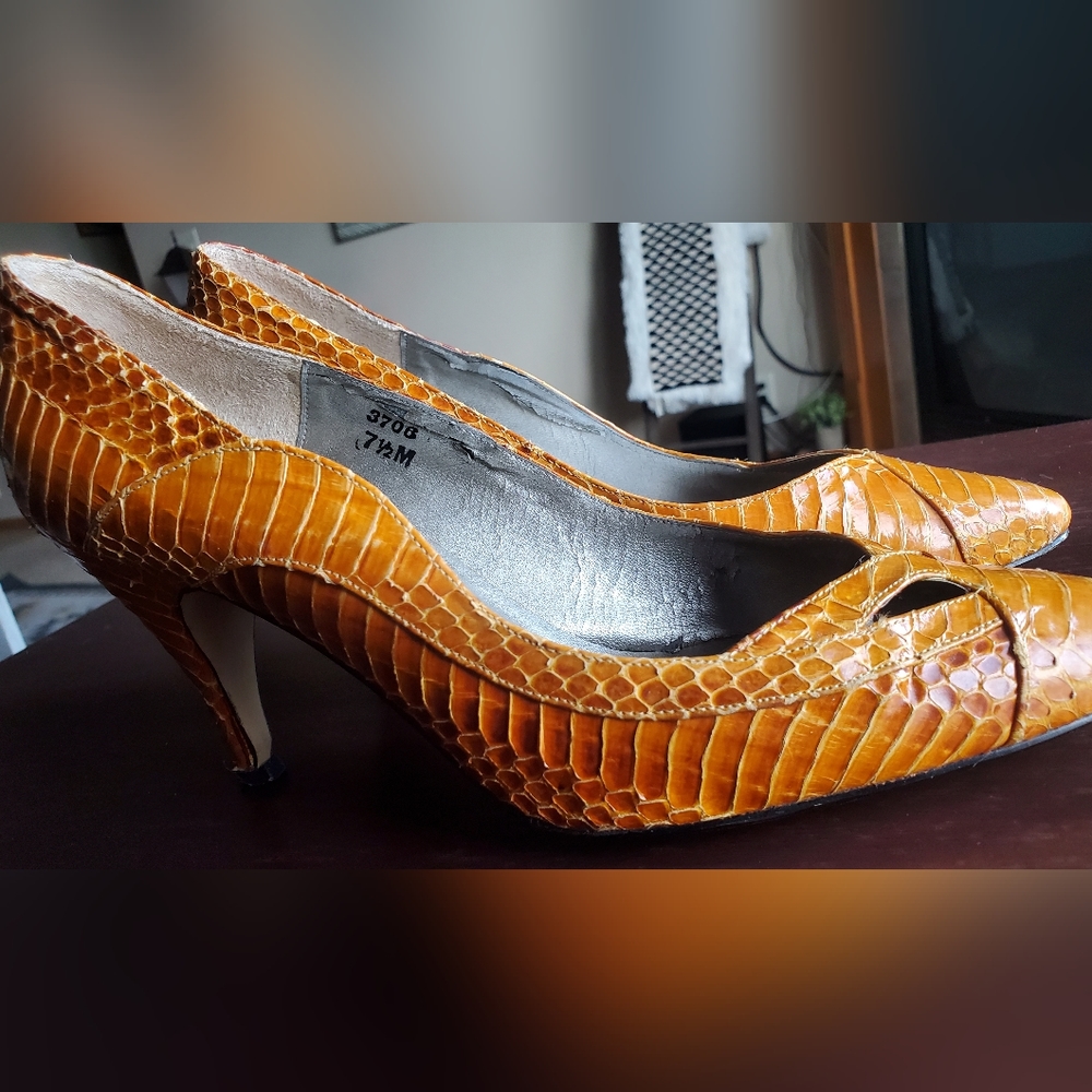 Vintage 80s/90s Yellow J. Renee Snake Skin Pumps